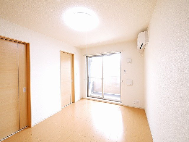 ガーデン・ヴィラ　Ａ棟のキッチン|換気扇と吊戸棚が便利です