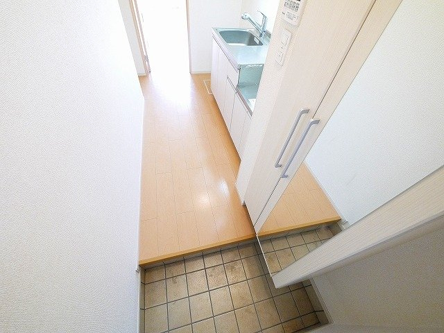 ガーデン・ヴィラ　Ａ棟の洗面所|スペースが確保できる洗面所です