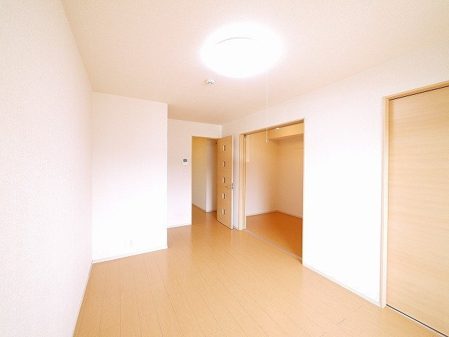 ガーデン・ヴィラ　Ａ棟の居間・リビング|ゆったり過ごせる居間です