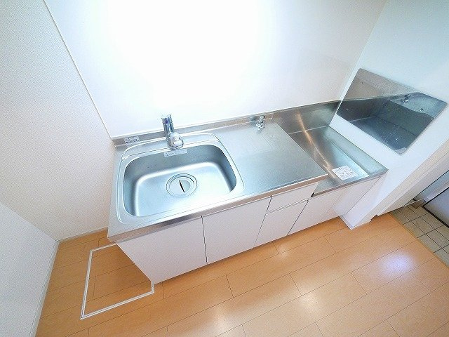 ガーデン・ヴィラ　Ａ棟のキッチン|キッチンでお料理をお楽しみください