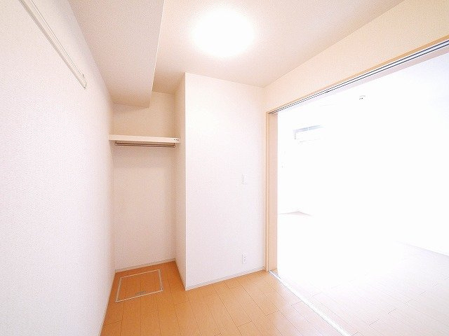 ガーデン・ヴィラ　Ａ棟の浴室|窓付きなのでいつでも室内を快適に保ちます