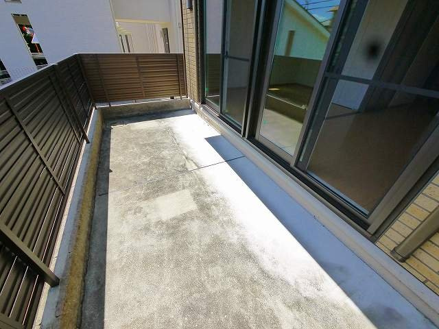 サンメゾンのバルコニー|専用の物干しスペースです