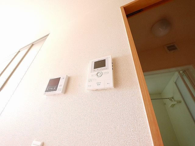 サンメゾンのセキュリティ|モニター付きインターホンです。