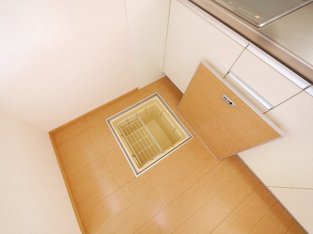 サンメゾンの設備|床下収納です