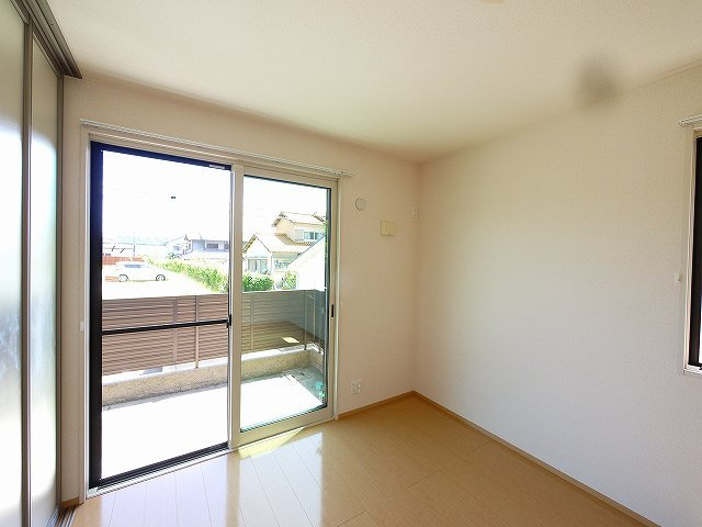 サンメゾンの洋室|明るい洋室です