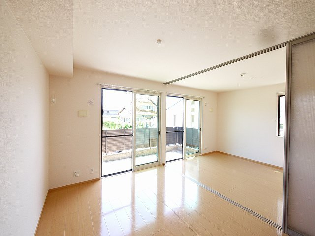 サンメゾンの寝室|落ち着いた色調の寝室です