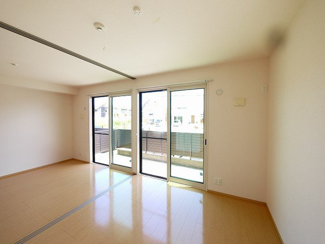 サンメゾンの洋室|明るい洋室です