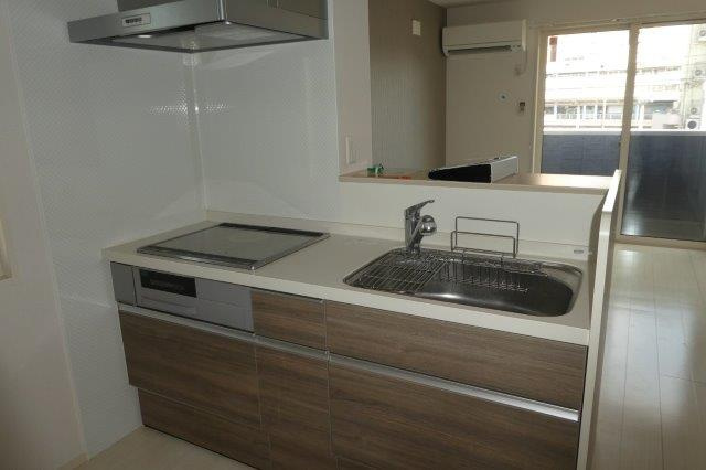 パークサイド石見のキッチン|３口IHコンロ付システムキッチン