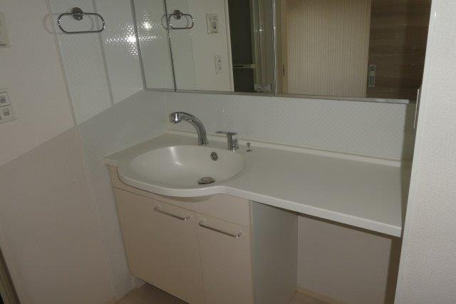 パークサイド石見の独立洗面台|シャンプードレッサー