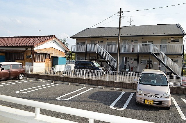 ラフォーレ西砂の駐車場