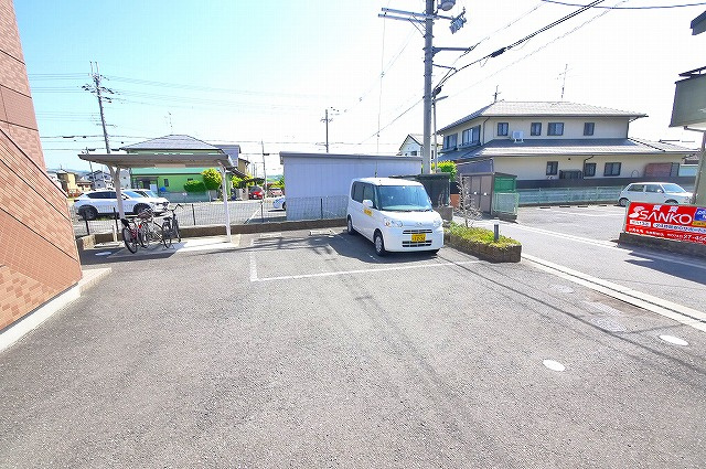サニーパレスの駐車場|駐車場があるので、車を買う予定の方も安心です