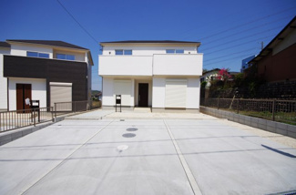 【外観】 | ２号棟　現地（2018年04月）撮影
56.61坪の広々敷地！南向きで陽当りも良好です♪