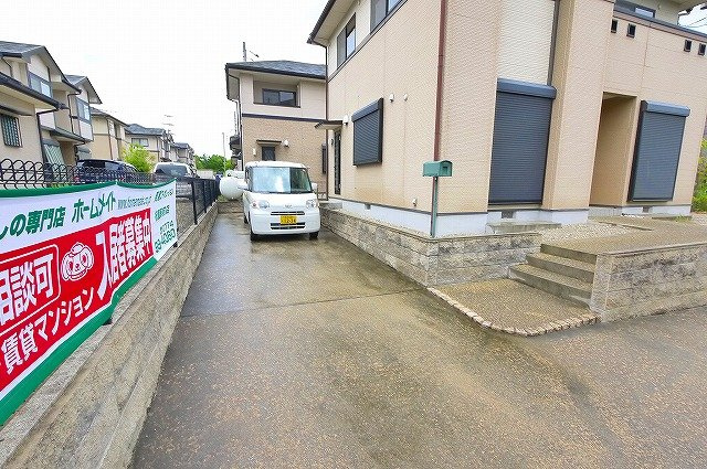 北浦様戸建　Ａ棟の駐車場|駐車スペースもあります