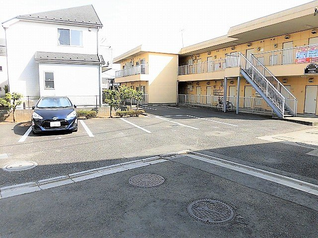 ラフィーネ昭島の駐車場