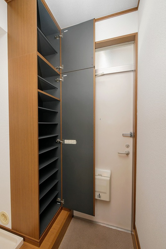 秋桜ハイツの玄関|秋桜ハイツ　201号室
玄関収納