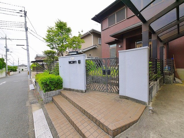 兜台貸家のエントランス|ゆとりのあるエントランスです