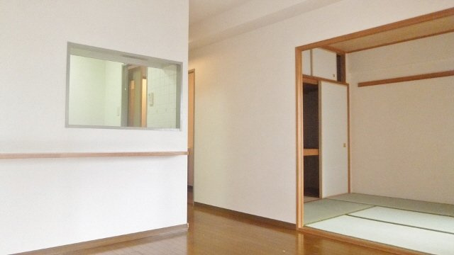 サニークレスト西船橋の居間・リビング|人気のカウンターキッチンタイプ
