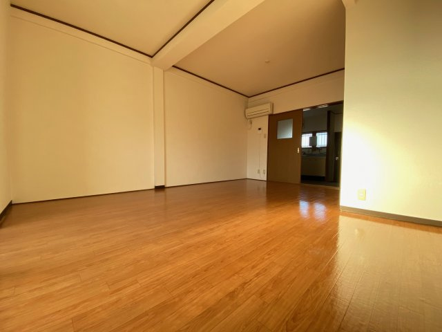 三津屋コーポの洋室