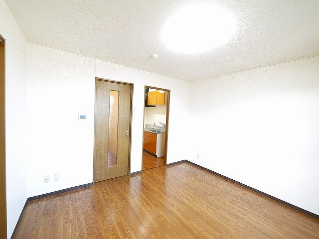 ドルフⅢの居間・リビング|こちらの居間で趣味の時間をお楽しみください