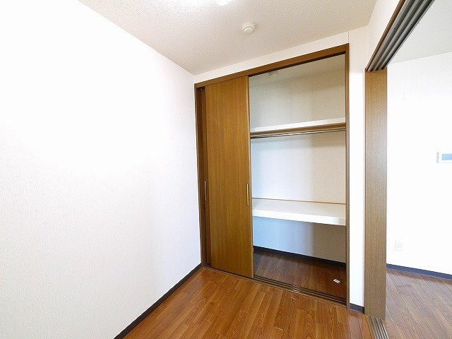 ドルフⅢの寝室|開放的な寝室です