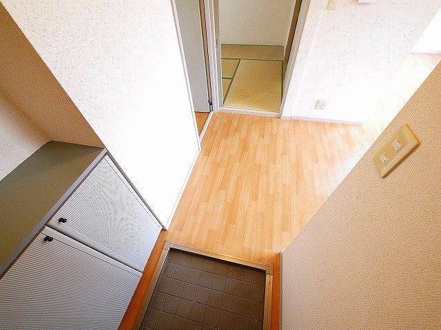 アルファ生駒の玄関|落ち着いた玄関です
