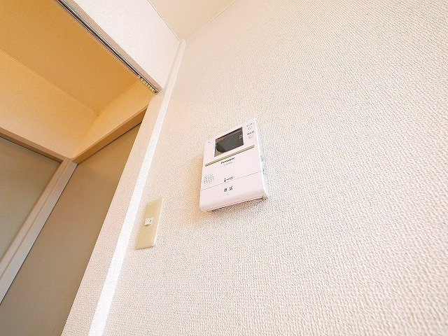 アルファ生駒のセキュリティ|モニター付きインターホンです