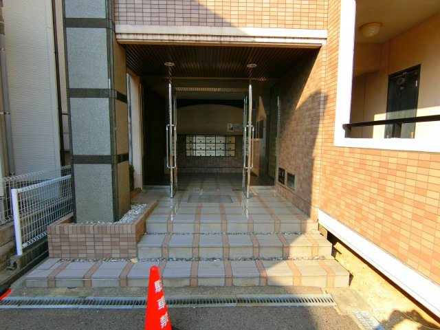 クレアヤマモトのエントランス