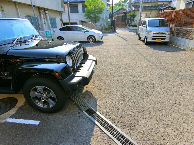 クレアヤマモトの駐車場