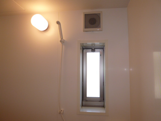 ブルーベリーＢの浴室|洋室窓