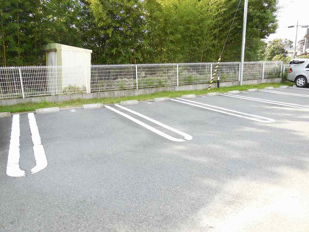 メロディーハウスⅡの駐車場