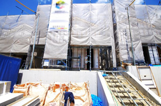 【外観】 | 2号棟　現地（2018年05月）撮影
上棟しました。2号棟も敷地48.43坪。
高台で陽当たり・風通し共に良好です。 