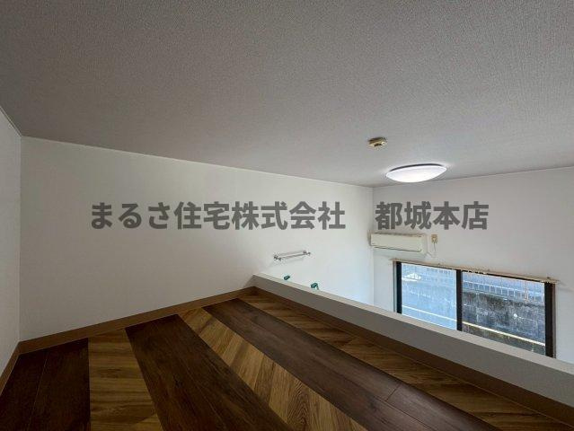 ラケットクラブの内装