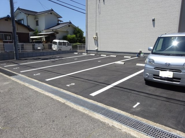 ノーブル.Mの駐車場