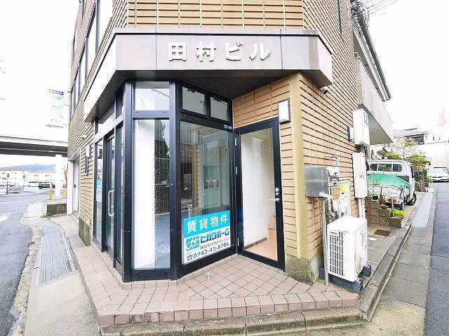 ヒガワビルのエントランス|入り口です
