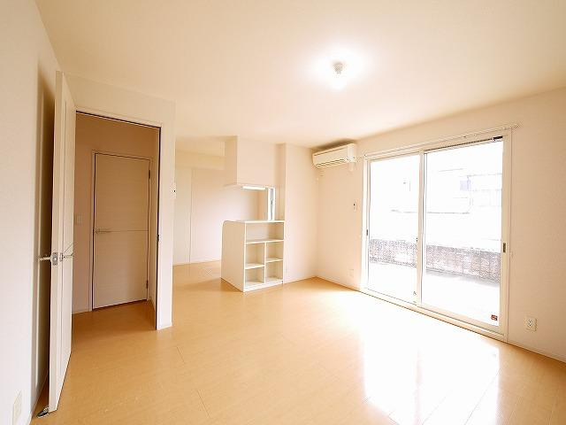 ラフィーネB（俵口町）の居間・リビング|おしゃれな居間です