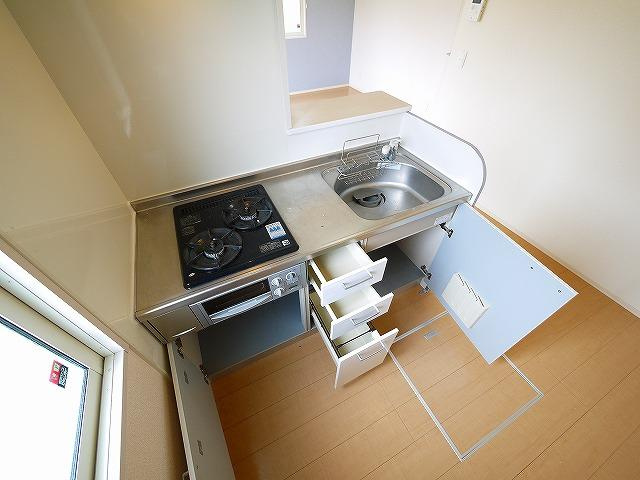 ラフィーネB（俵口町）のキッチン|コンパクトなキッチンで掃除もラクラク