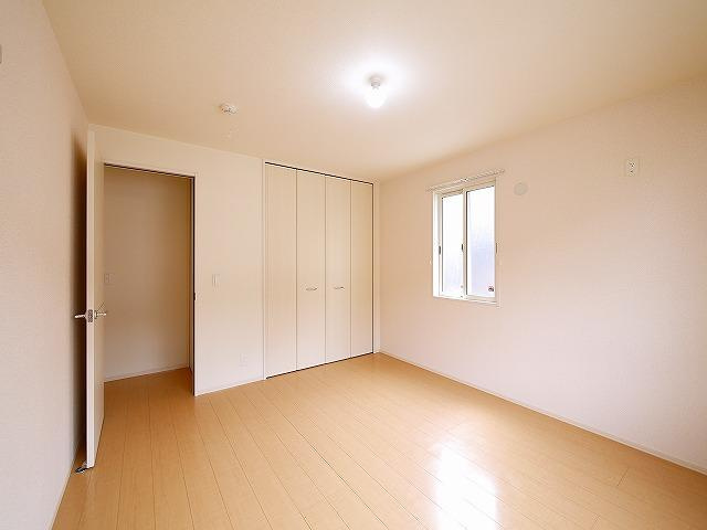 ラフィーネB（俵口町）の洋室|落ち着いた色調の洋室です