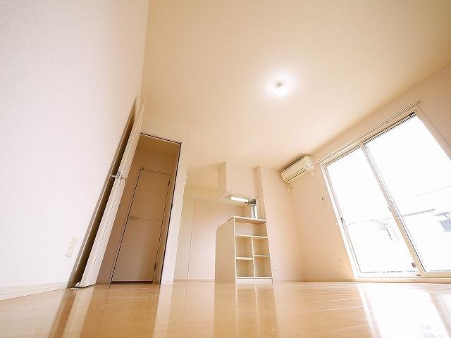 ラフィーネB（俵口町）の居間・リビング|ゆったり過ごせる居間です