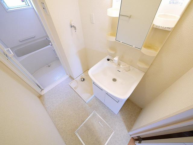 ラフィーネB（俵口町）の洗面所|コンパクトで使いやすい洗面所