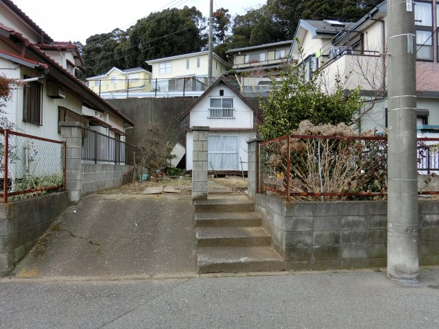 八千代市萱田町　売地　建築条件なしの前面道路含む現地写真