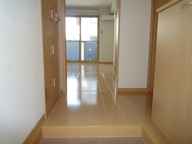 ティエラ川入の玄関