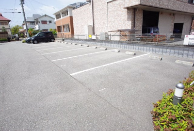 【駐車場】 | キャンフルローレル | 駐車場