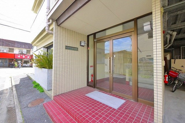ハイツ中村のエントランス|建物入り口となります。