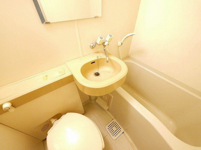 西本ビル（川原城町）の設備|洗面台