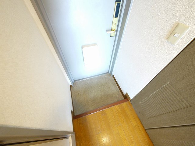 西本ビル（川原城町）の玄関|ゆったりとした玄関です