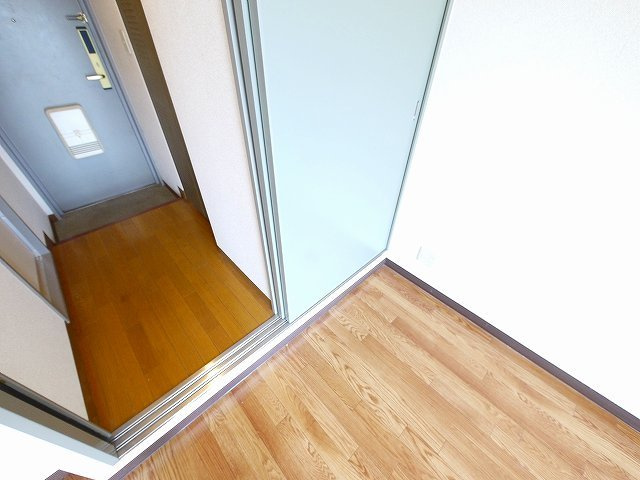 西本ビル（川原城町）の洋室|スタンダードな洋室です