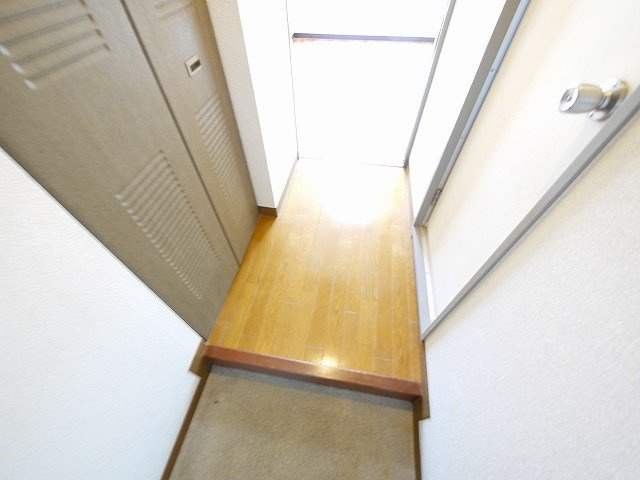 西本ビル（川原城町）の玄関|落ち着いた玄関です