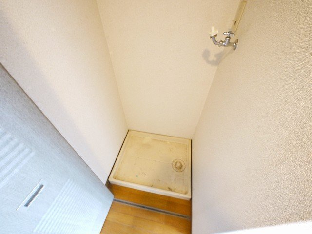 西本ビル（川原城町）のその他|室内洗濯機置き場です。
