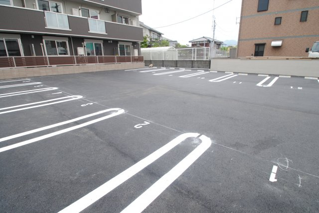 プランドールの駐車場