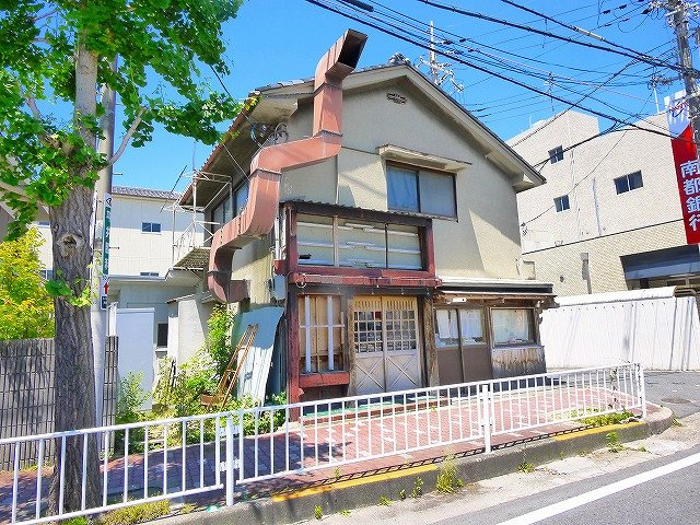 岡田店舗の外観